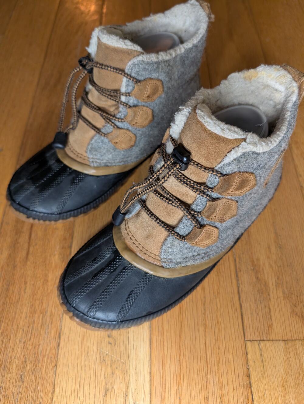 Sorel Out N About Waterproof Duck Boots Gray Tan Fleece Lined Winter 6 AS IS